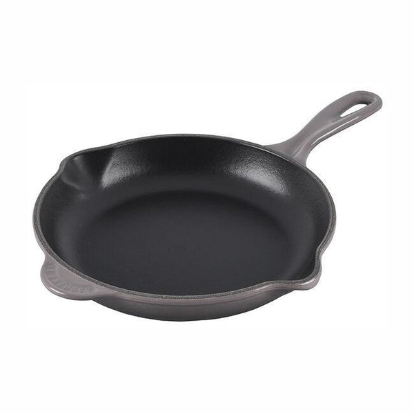 Le Creuset Traditional/Classic Enameled 9" Cast iron Skillet - Oyster